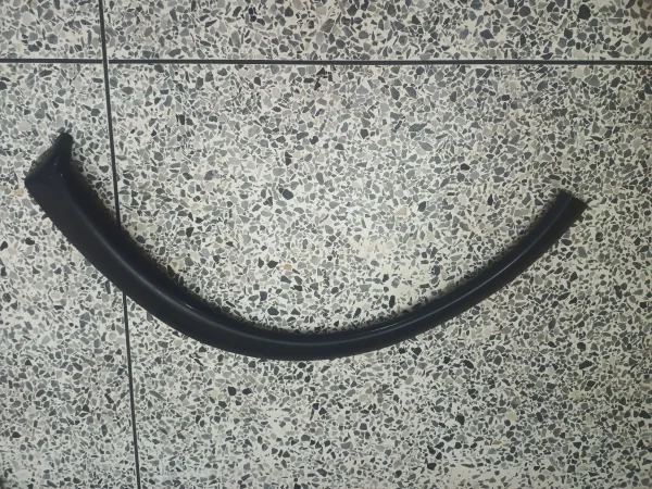 MOLDURA GUARDAFANGO DEL CORSA LE