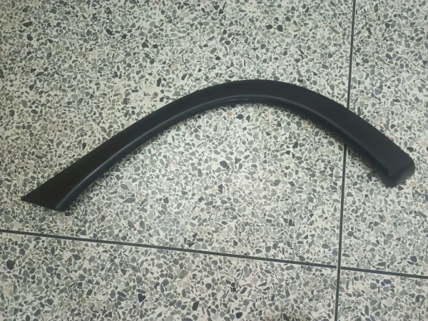 MOLDURA GUARDAFANGO TRAS CORSA 4P LD