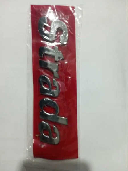 EMBLEMA LETRAS STRADA CROMADO