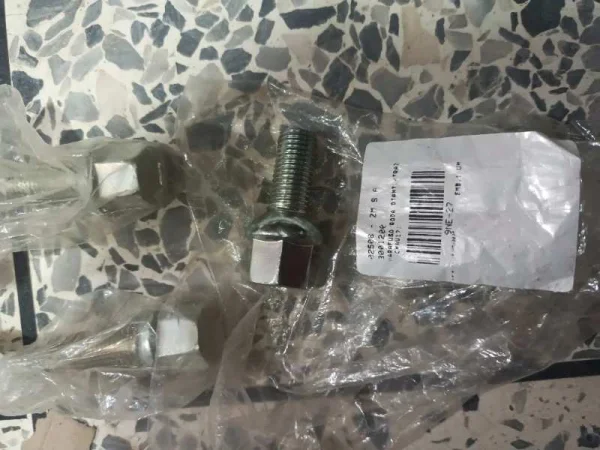 TORNILLO DE RUEDA