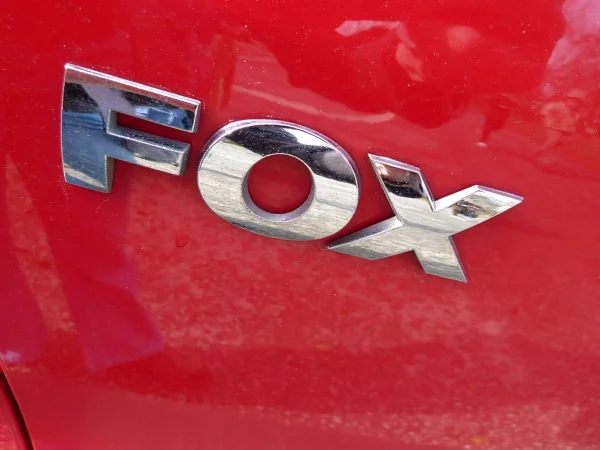 EMBLEMA LETRAS FOX