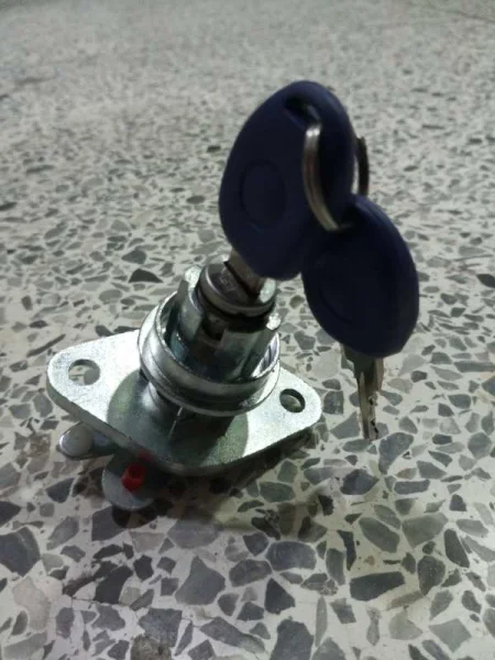 CILINDRO CON LLAVE PUERTA TRASERA
