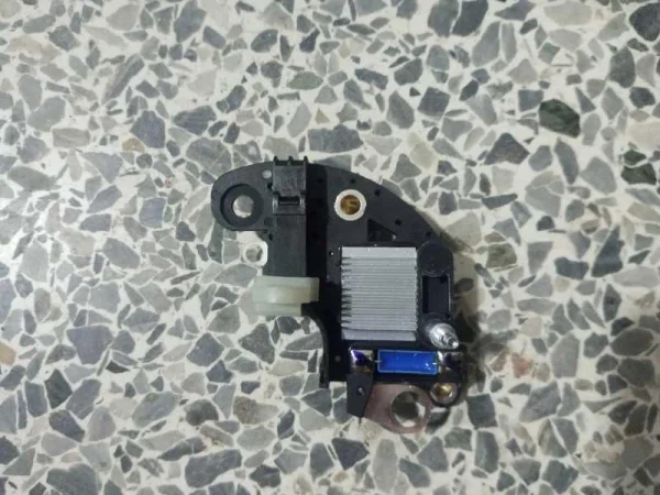 REGULAR DE VOLTAJE 14V