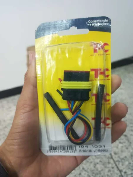 CONECTOR 4 PINES TAPA BOMBA GASOLINA