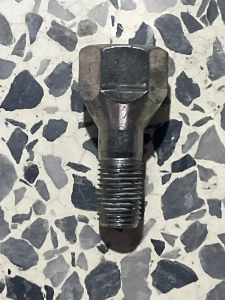 TORNILLO DE RUEDA RIN 15