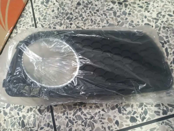 REJILLA INFERIOR PARACHOQUE LE