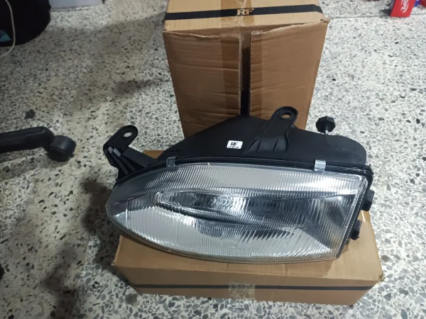 FARO DELANTERO LE