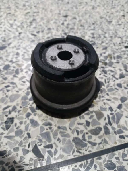 BUJE SUSPENSION TRASERA - Repuesto  en Puerto Ordaz